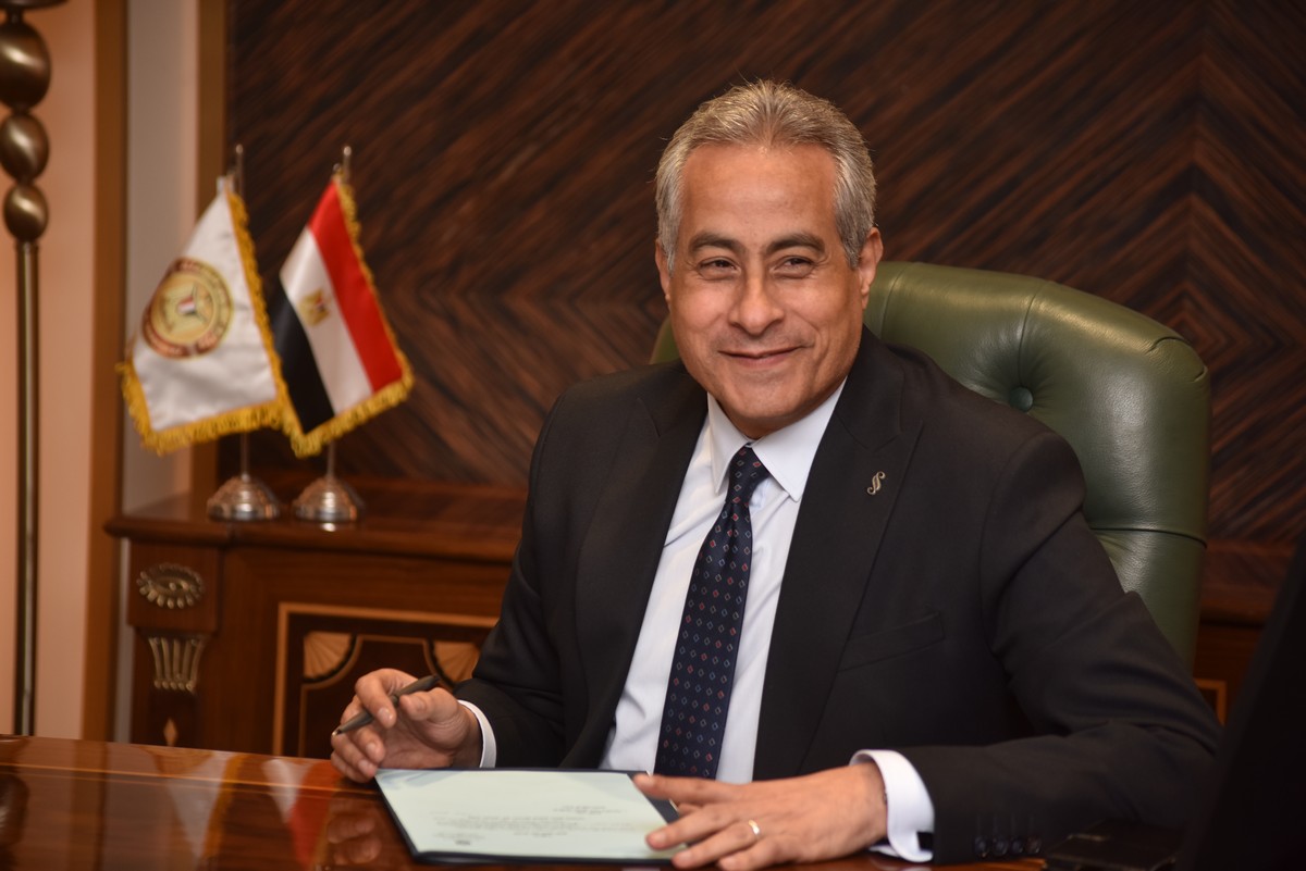 وزير القوى العامله 
